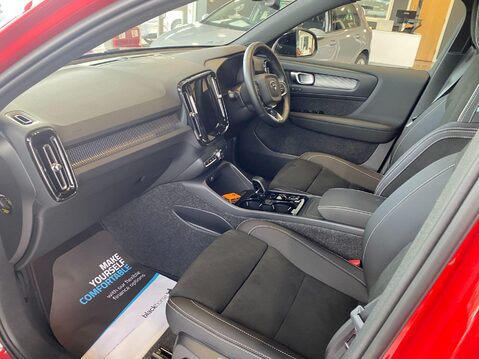 Volvo XC40 2.0 B4 MHEV Plus DCT Auto Euro 6 (s/s) 5dr 19