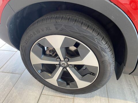 Volvo XC40 2.0 B4 MHEV Plus DCT Auto Euro 6 (s/s) 5dr 13