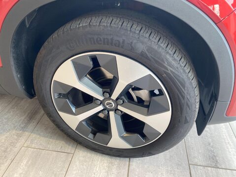 Volvo XC40 2.0 B4 MHEV Plus DCT Auto Euro 6 (s/s) 5dr 12