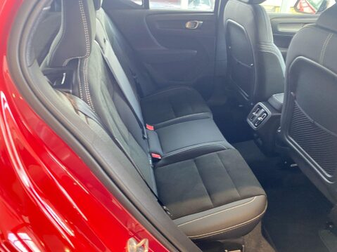 Volvo XC40 2.0 B4 MHEV Plus DCT Auto Euro 6 (s/s) 5dr 15