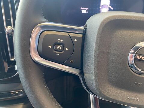 Volvo XC40 2.0 B4 MHEV Plus DCT Auto Euro 6 (s/s) 5dr 23