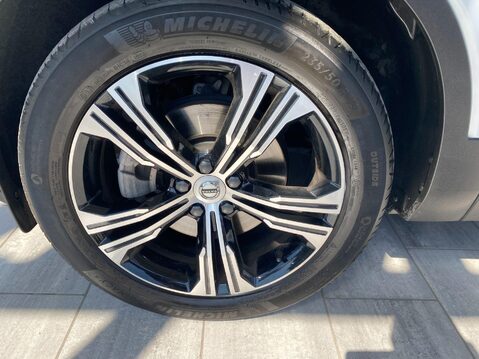 Volvo XC40 2.0 B4 MHEV Inscription Pro DCT Auto Euro 6 (s/s) 5dr 14