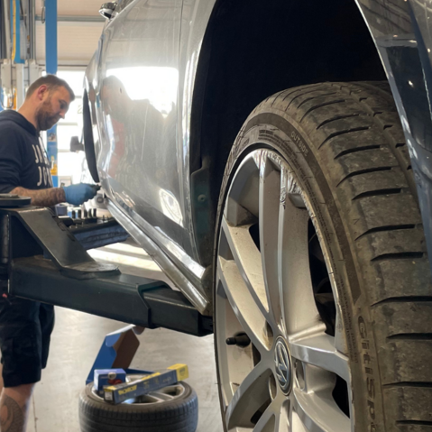 Thame Tyres