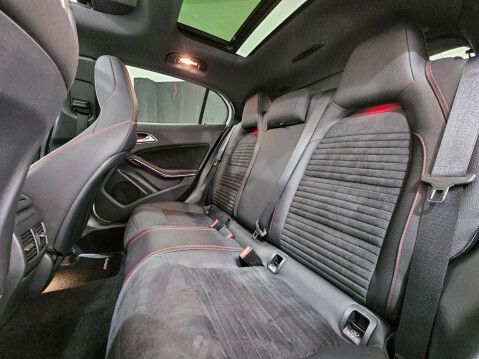 Mercedes-Benz GLA 2.1 GLA 220 AMG Line Premium+ D 4Matic Auto 4WD 5dr 28