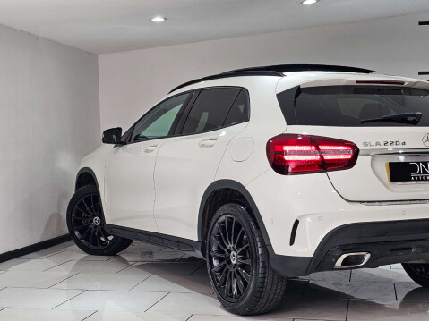 Mercedes-Benz GLA 2.1 GLA 220 AMG Line Premium+ D 4Matic Auto 4WD 5dr 37