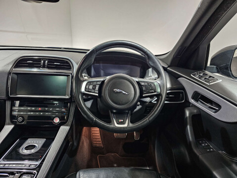 Jaguar F-Pace 3.0 F-PACE V6 S AWD D Auto 4WD 5dr 16
