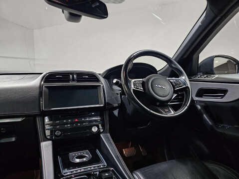 Jaguar F-Pace 3.0 F-PACE V6 S AWD D Auto 4WD 5dr 20