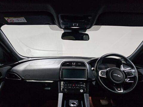 Jaguar F-Pace 3.0 F-PACE V6 S AWD D Auto 4WD 5dr 31