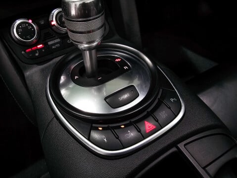 Audi R8 5.2 R8 Spyder Quattro V10 Semi-Auto 4WD 2dr 20