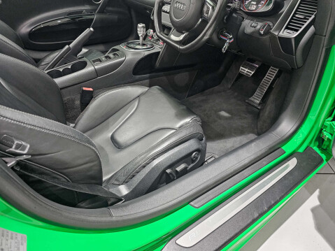 Audi R8 5.2 R8 Spyder Quattro V10 Semi-Auto 4WD 2dr 47
