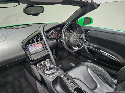 Audi R8 5.2 R8 Spyder Quattro V10 Semi-Auto 4WD 2dr 19
