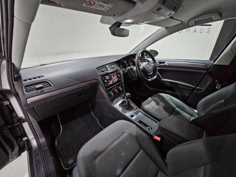 Volkswagen Golf 1.6 Golf SE Nav TDI BlueMotion Technology 5dr 5