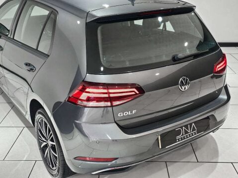 Volkswagen Golf 1.6 Golf SE Nav TDI BlueMotion Technology 5dr 8