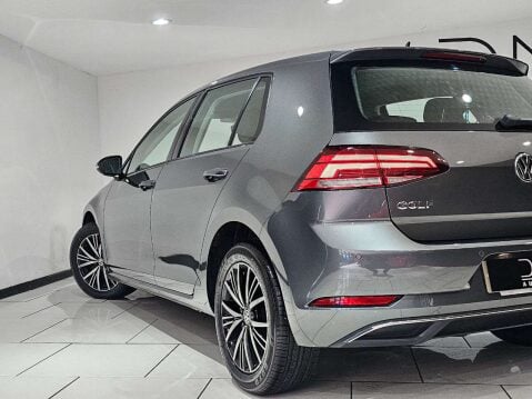 Volkswagen Golf 1.6 Golf SE Nav TDI BlueMotion Technology 5dr 15