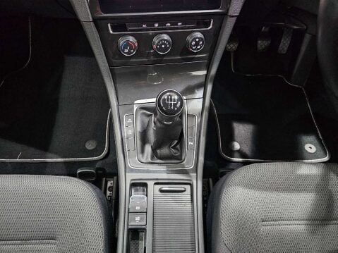 Volkswagen Golf 1.6 Golf SE Nav TDI BlueMotion Technology 5dr 35