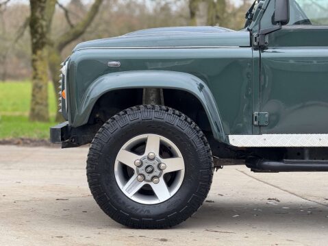 Land Rover Defender 2.2 Defender 110 TD 4WD 2dr 26