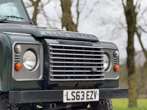 Land Rover Defender 2.2 Defender 110 TD 4WD 2dr 6