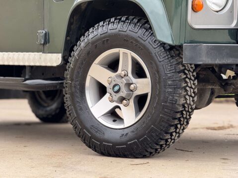 Land Rover Defender 2.2 Defender 110 TD 4WD 2dr 5