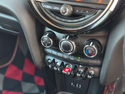 Mini Hatch 2.0 John Cooper Works 3dr 26