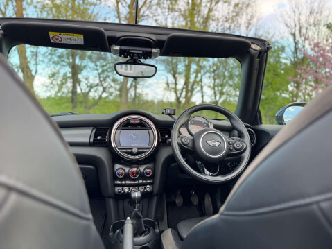 Mini Convertible 1.5 Cooper 2dr 8
