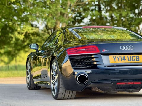 Audi R8 5.2 R8 Quattro V10 Semi-Auto 4WD 2dr 22