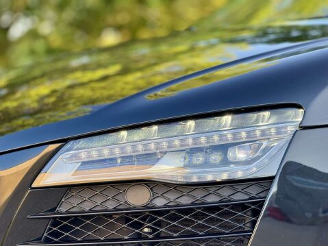 Audi R8 5.2 R8 Quattro V10 Semi-Auto 4WD 2dr 10