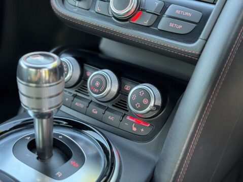 Audi R8 5.2 R8 Quattro V10 Semi-Auto 4WD 2dr 13