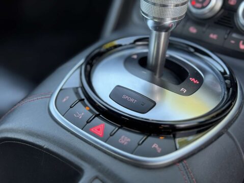 Audi R8 5.2 R8 Quattro V10 Semi-Auto 4WD 2dr 16
