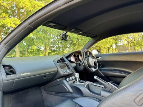 Audi R8 5.2 R8 Quattro V10 Semi-Auto 4WD 2dr 17