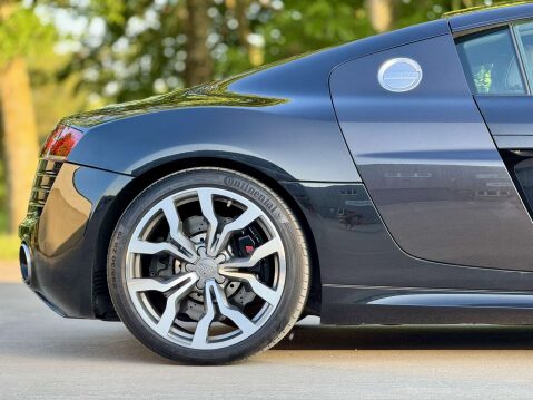 Audi R8 5.2 R8 Quattro V10 Semi-Auto 4WD 2dr 25