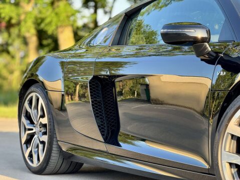 Audi R8 5.2 R8 Quattro V10 Semi-Auto 4WD 2dr 32