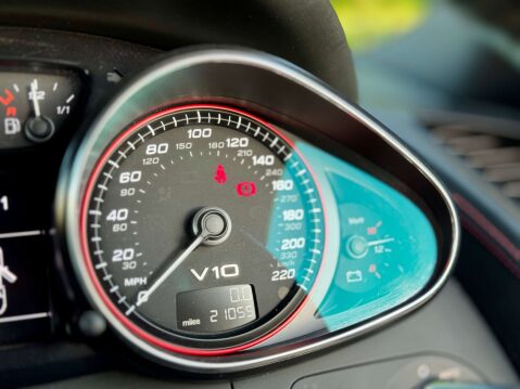 Audi R8 5.2 R8 Quattro V10 Semi-Auto 4WD 2dr 33