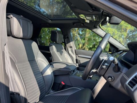 Land Rover Discovery 3.0 Discovery R-Dynamic HSE D MHEV Auto 4WD 5dr 10