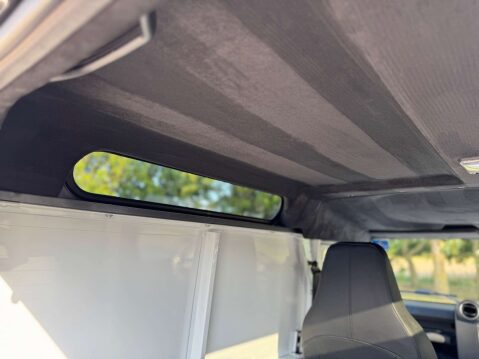 Land Rover Defender 2.2 Defender 90 XS Hard Top TD 4WD 5dr 43