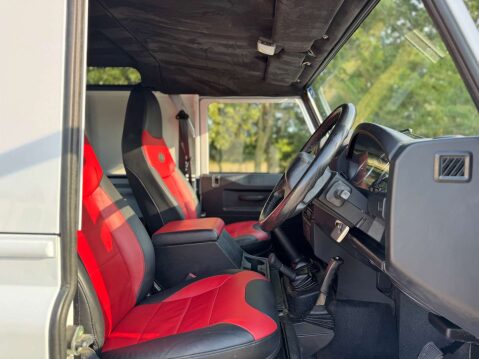 Land Rover Defender 2.2 Defender 90 XS Hard Top TD 4WD 5dr 33