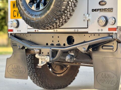 Land Rover Defender 2.2 Defender 90 XS Hard Top TD 4WD 5dr 23