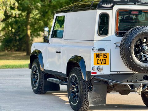 Land Rover Defender 2.2 Defender 90 XS Hard Top TD 4WD 5dr 40