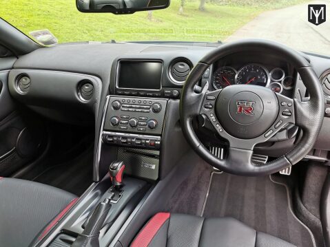 Nissan GT-R PREMIUM EDITION 86
