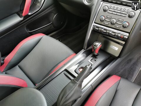 Nissan GT-R PREMIUM EDITION 18