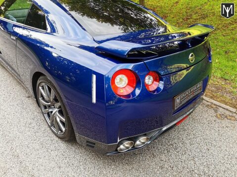 Nissan GT-R PREMIUM EDITION 37