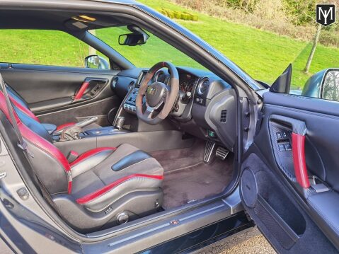 Nissan GT-R BLACK EDITION 82