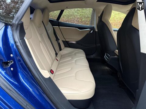 Tesla Model S P85D (Dual Motor) 14