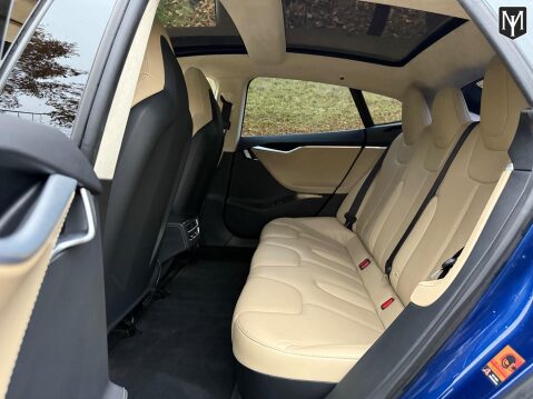 Tesla Model S P85D (Dual Motor) 12