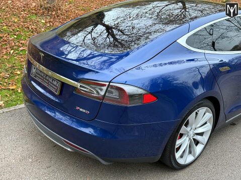 Tesla Model S P85D (Dual Motor) 32