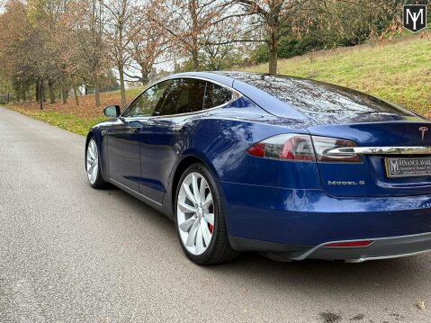 Tesla Model S P85D (Dual Motor) 46