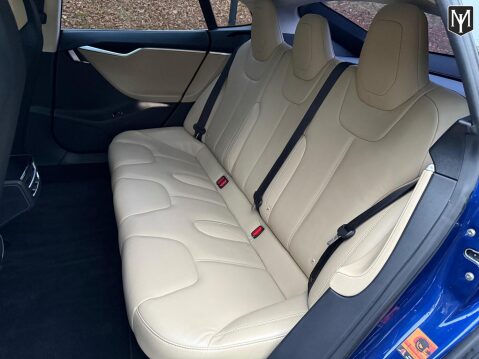 Tesla Model S P85D (Dual Motor) 82