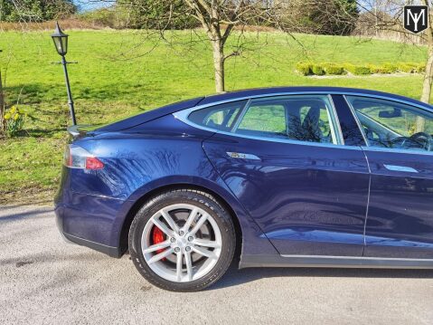 Tesla Model S P85 39