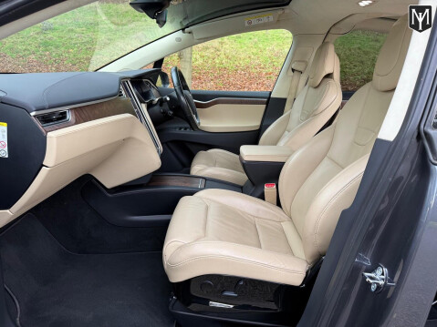 Tesla Model X 90D (Dual Motor) 9