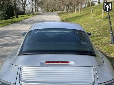 Porsche 911 CARRERA 2 27