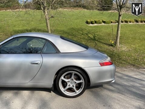 Porsche 911 CARRERA 2 34